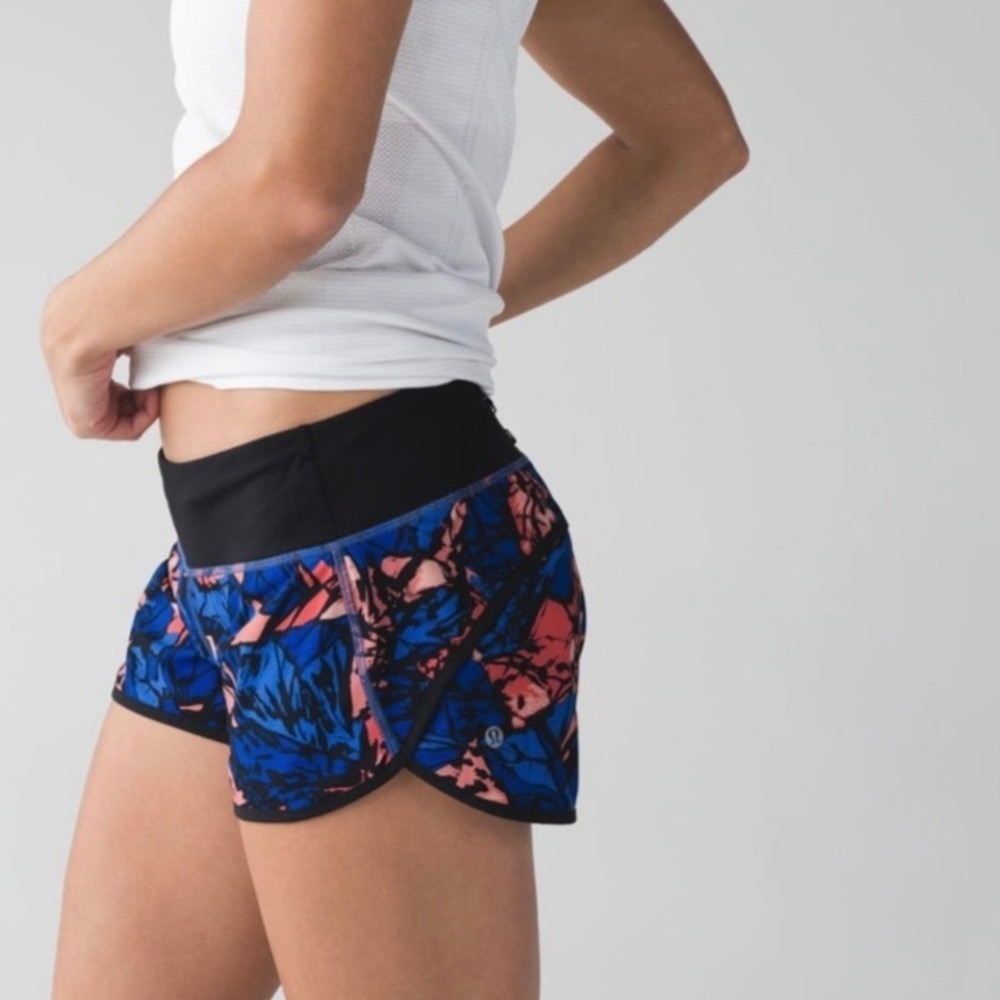 Lululemon Speed Short
Paint Storm Harbor Blue Multi / Black